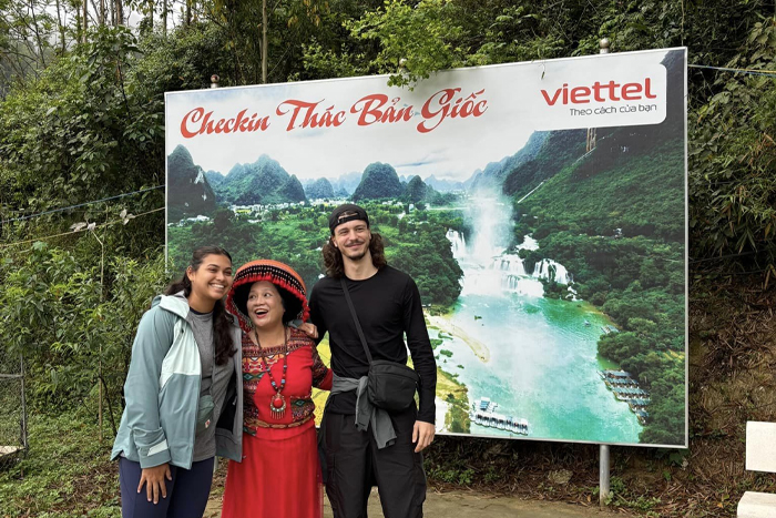 Faire de la randonnée à la cascade de Ban Gioc