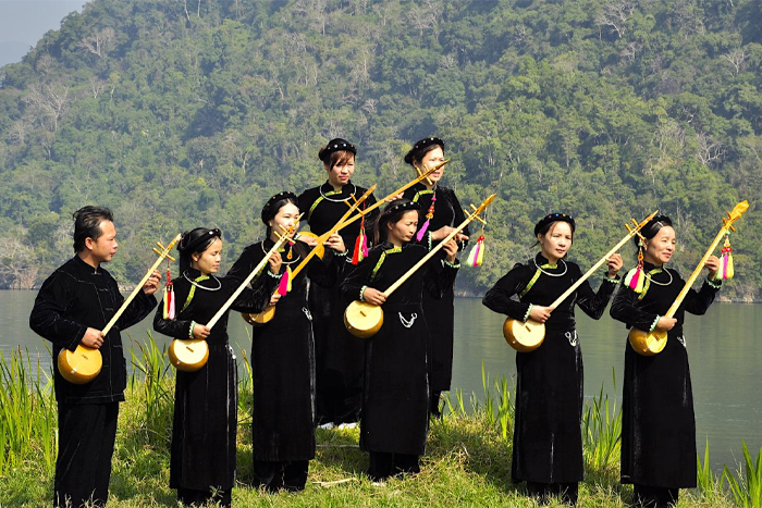 Costumes de l'ethnie Tay dans les fêtes importantes