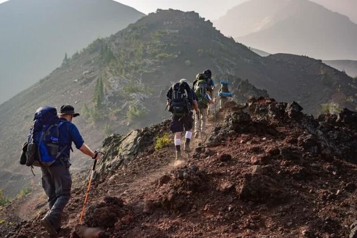 Randonn&eacute;e au sommet du mont Phia Oac &agrave; travers les for&ecirc;ts de montagne