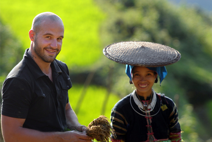 "Rendez vous en terre inconnue" Frédéric Michalak chez les Lolo noir au Vietnam