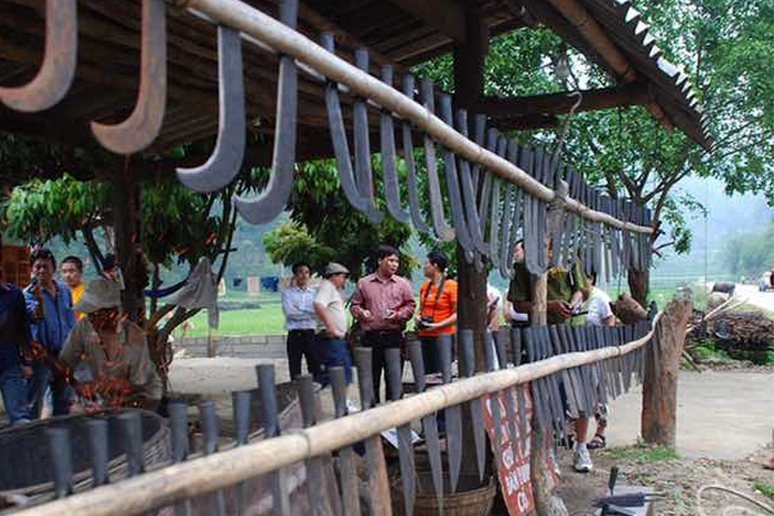 Visiter les ateliers de forge à Pac Rang village