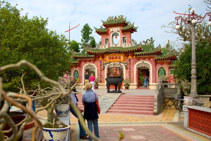 La huitième journée du circuit Vietnam Cambodge 2 semaines commence par la visite du sanctuaire de Fujian