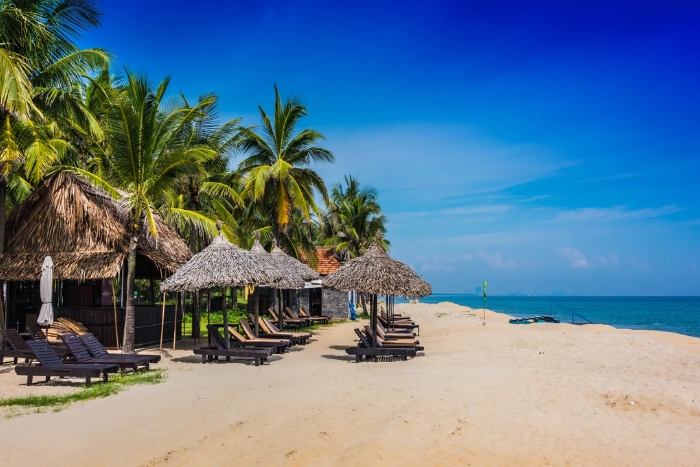 Admirez la beauté de la plage d'An Bang dans le circuit combiné Vietnam Cambodge 2 semaines