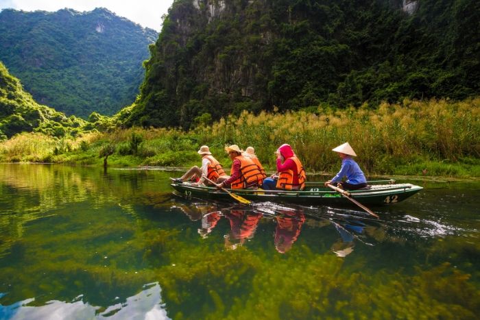 Balade en barque à Ninh Binh – un instant suspendu