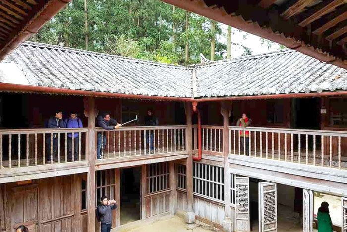 Styles architecturaux impressionnants du palais du roi Hmong