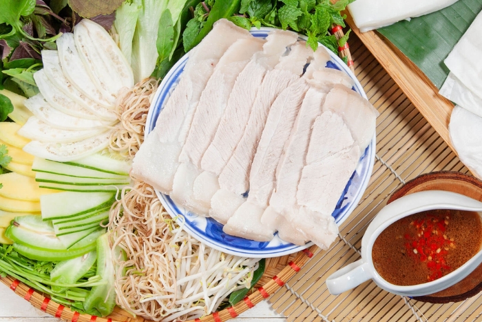 Food tour à moto à Da Nang : La poitrine de porc roulée est mon plat préféré