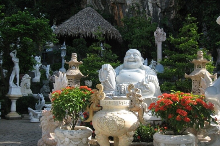 Village de sculpture sur pierre de Non Nuoc