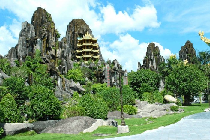 Les cinq montagnes des Montagnes de Marbre de Da Nang