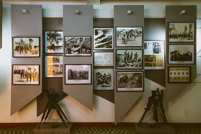 Espace d'exposition à l'intérieur du Musée Militaire