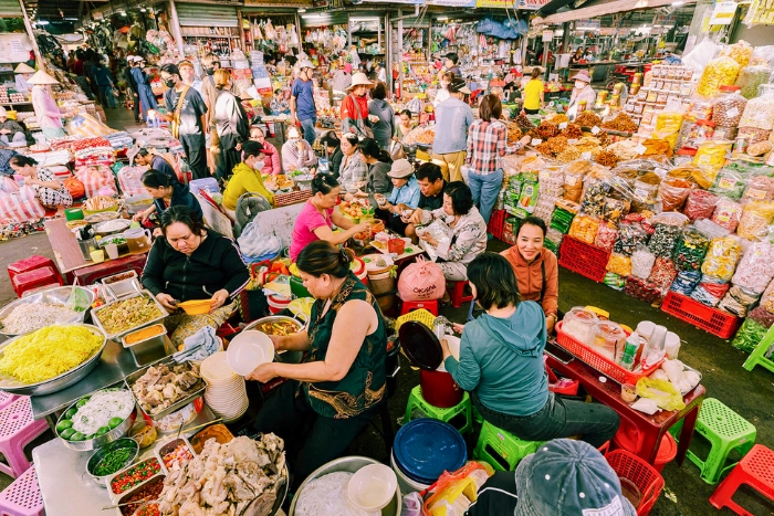 Le marché de Cồn au cœur de la vie locale