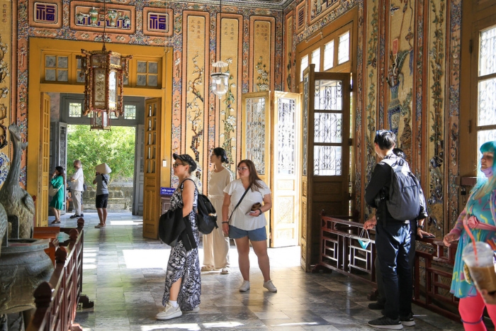 Architecture complexe du tombeau de Khai Dinh à Hue