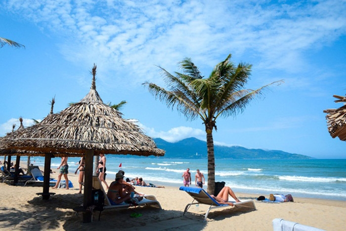 Vue magnifique sur la plage de My Khe lors de notre aventure de 6 jours au Vietnam central