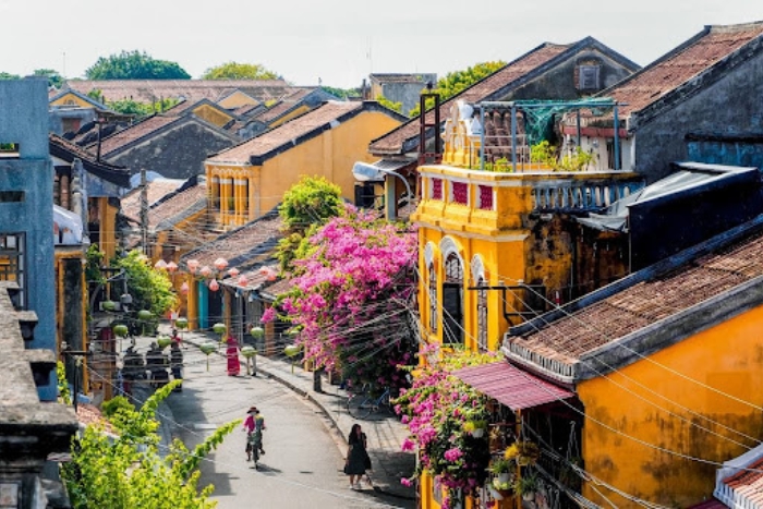 Explorer les charmantes rues de la vieille ville de Hoi An