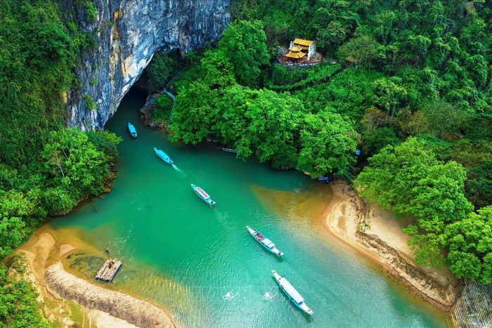 Paradise Cave &agrave; Phong Nha