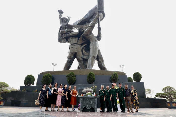 La statue de la Victoire &agrave; Dien Bien - la plus grande sculpture en bronze du Vietnam