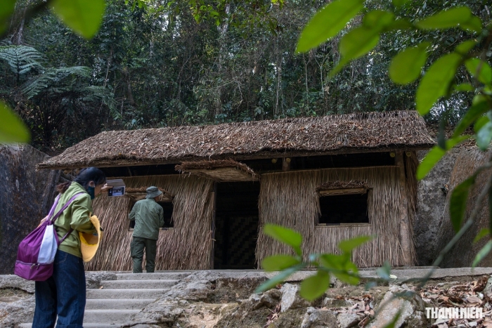 Le poste de commandement du g&eacute;n&eacute;ral Vo Nguyen Giap, dissimul&eacute; au c&oelig;ur de la for&ecirc;t dense de Muong Phang