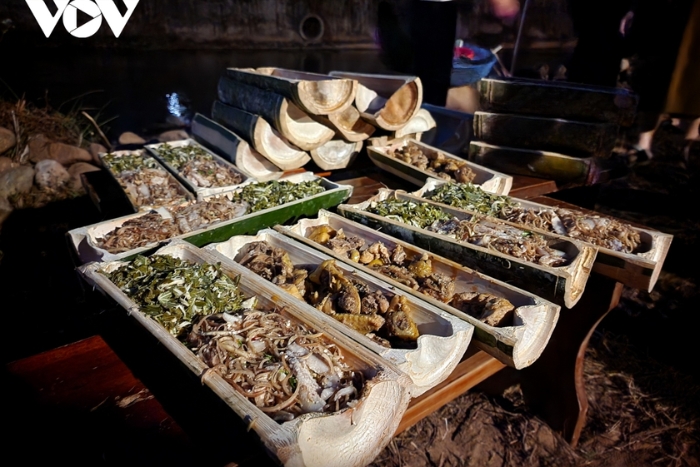 Savourez des plats traditionnels ethniques préparés par les habitants du village de Na Su