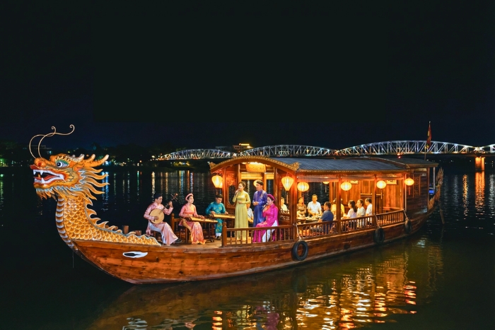 Chants Ca Huế sur la rivière des Parfums