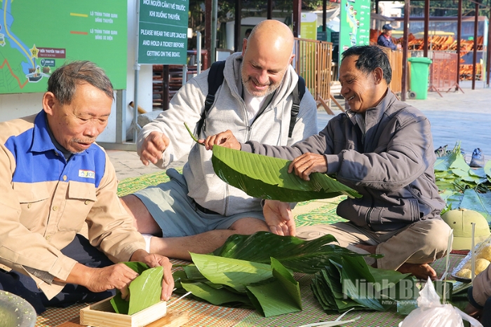 L’expérience de faire du bánh chưng au Vietnam