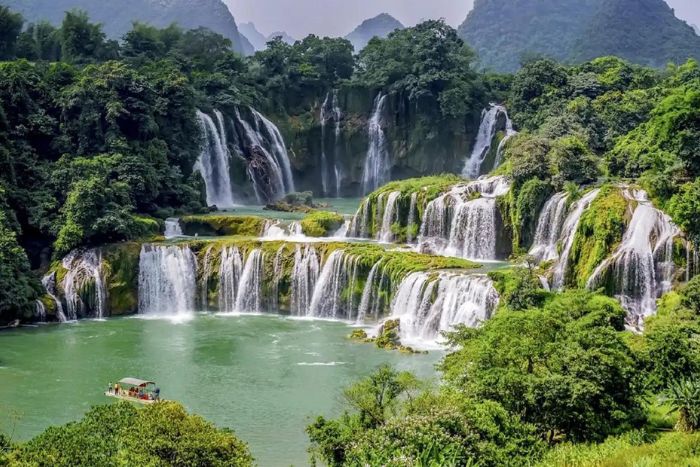 Majestueuse cascade Ban Gioc à Cao Bang