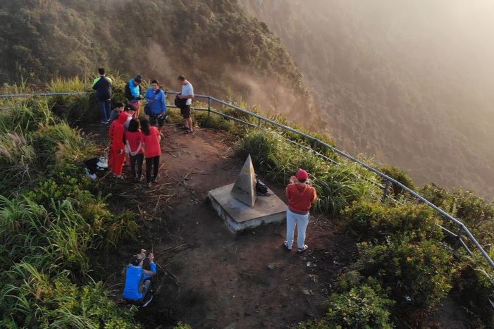 Chieu Lau Thi à Ha Giang est une montagne immaculée qui attire de nombreuses personnes pour faire du trekking