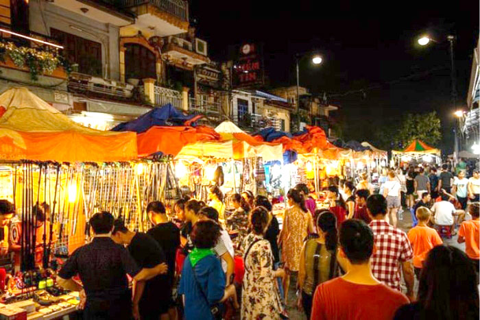 Marché nocturne de la vieille ville de Dong Van