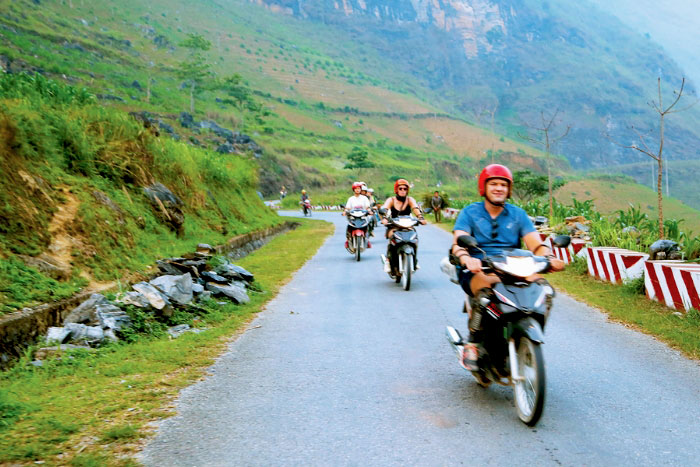 Découvrez la boucle de montagne de Ha Giang en moto