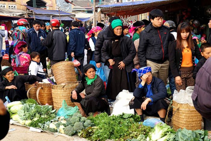 Les produits agricoles sont les principaux articles vendus au marché de Dong Van