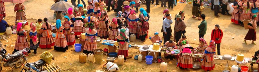 Marché ethnique coloré à Ha Giang