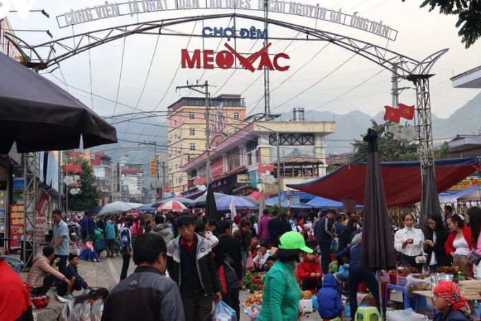Visitez le marché hebdomadaire de Meo Vac