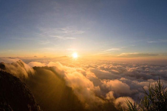 Regarder le lever du soleil sur le toit de Ha Giang est une expérience à ne pas manquer