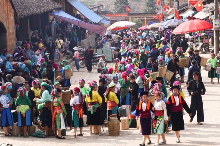 L'ambiance animée au marché de Khau Vai, qui n'a lieu qu'une fois par an