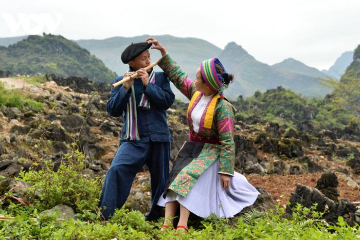 Le marché de Khau Vai est une opportunité de rencontre pour les jeunes ethniques à Ha Giang grâce à cette légende