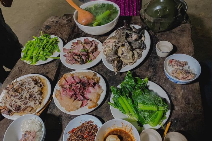 Dîner traditionnel des Hmong dans le village de Lao Xa