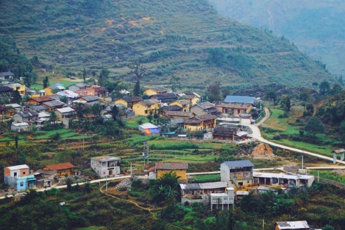 Le petit village de Lo Lo Chai est situé à côté des grandes montagnes de Ha Giang