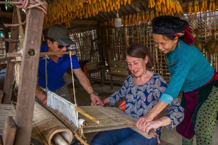 Expérience de tissage dans le village de Lung Tam