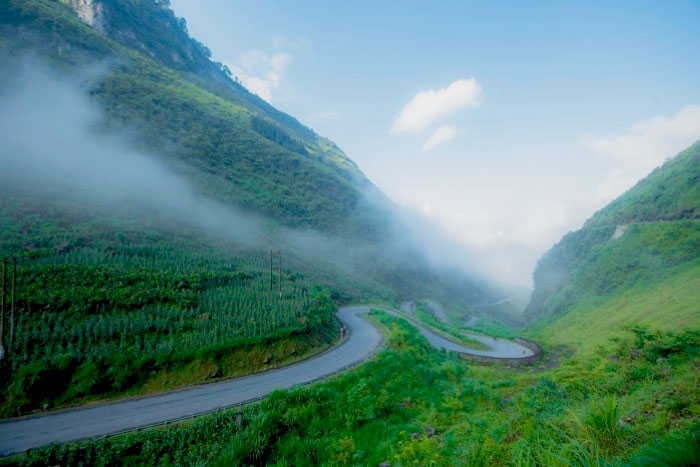 Boucle de Ha Giang tôt le matin après la pluie