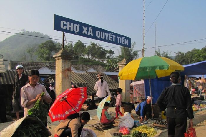 Le marché de Quyet Tien n'a lieu qu'une fois par semaine, ce qui en fait toujours un lieu animé et très fréquenté