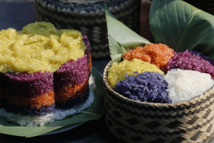 Le riz gluant aux cinq couleurs