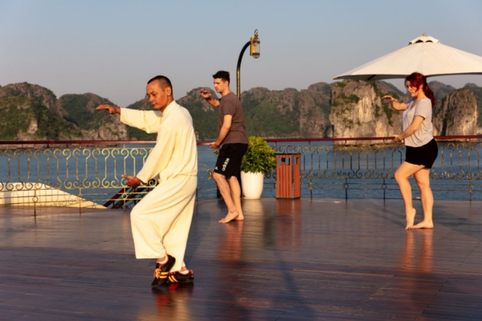 Croisière 3 étoiles dans la baie d'Halong : 2 jours 1 nuit à La Regina Royal Cruise