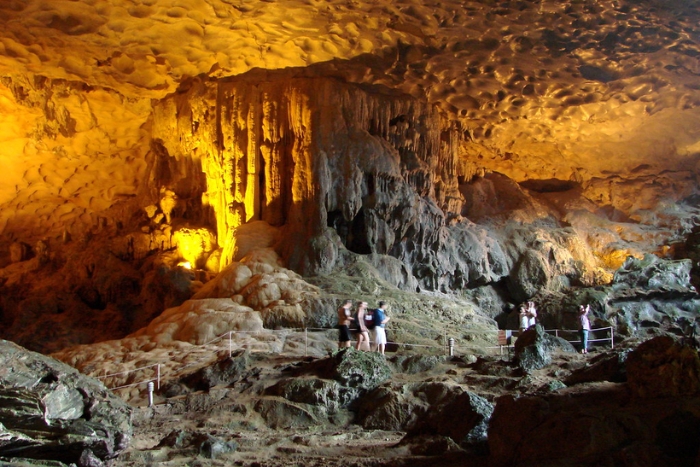Grotte de Sung Sot, baie d'Ha Long, Vietnam