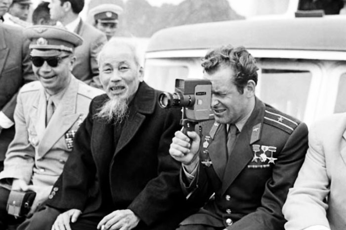 Ho Chi Minh avec Titov lors de sa visite au Vietnam.