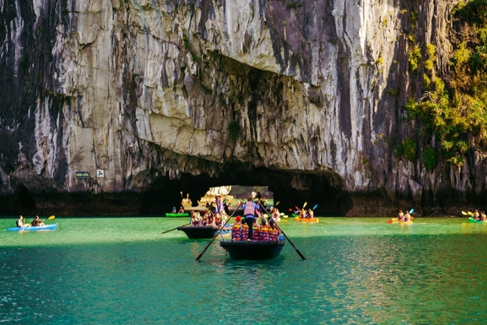 Exploration de la grotte de Luon en sampa