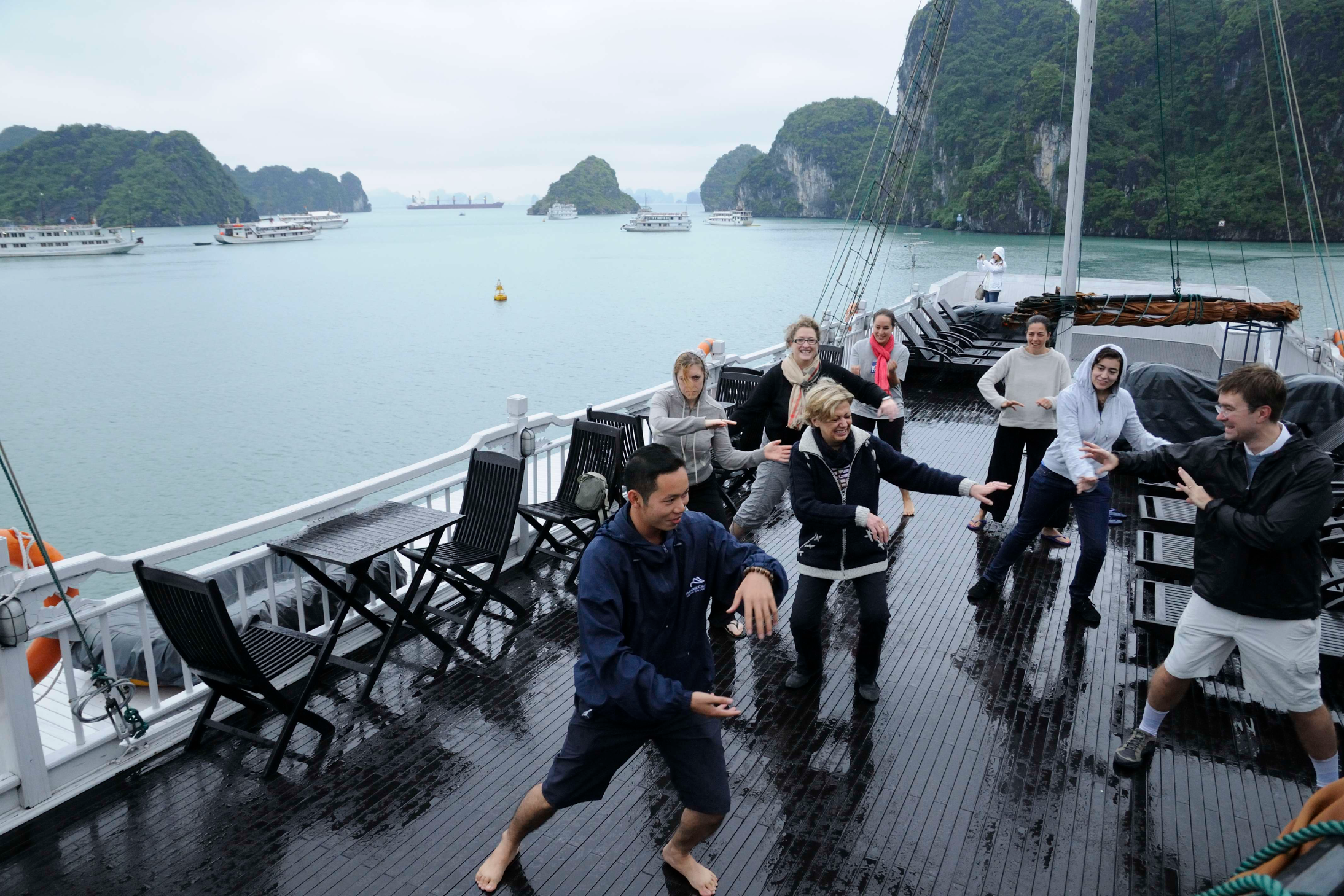 Séance de Tai Chi sur la terrasse L'Odyssée