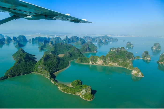 L'îles de la baie d’Halong en hydravion