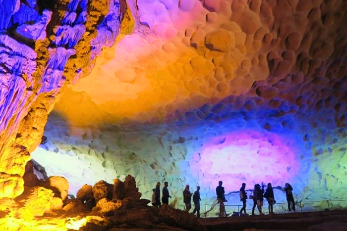 &Agrave; l&rsquo;abri de l&rsquo;hiver: D&eacute;couverte de la grotte de Sung Sot &agrave; Halong