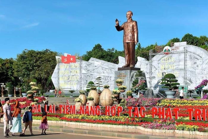 Place Đại Đoàn Kết – Première étape incontournable du voyage 6 jours à Pleiku Kon Tum Buon Ma Thuot