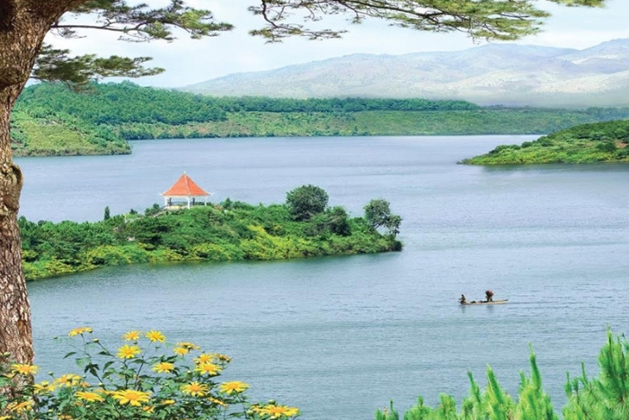 Lac T’Nưng – Paysage poétique lors de la découverte en 6 jours