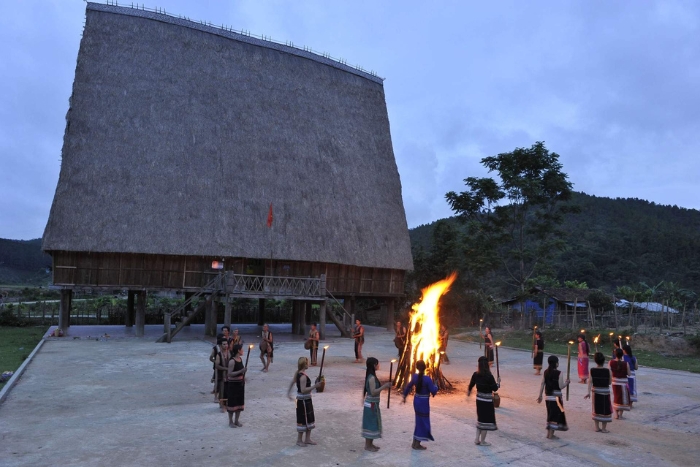 Expérience culturelle au village Kon Pring – Circuit 6 jours au Centre du Vietnam