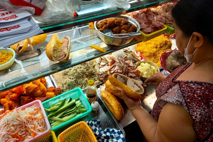 J’ai goûté mon tout premier Banh Mi à Saigon, acheté chez un vendeur de rue